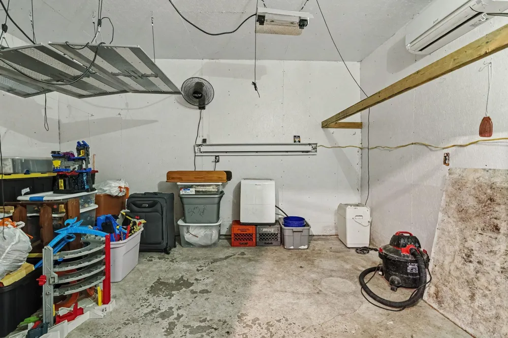 6793 Carmody Road Coloma, MI 49038