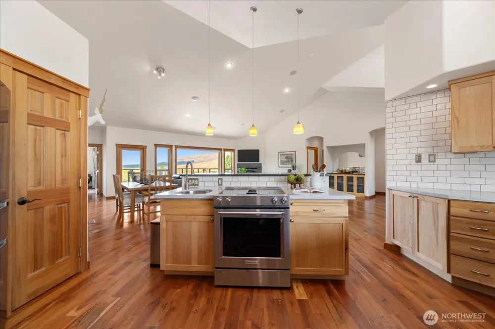 9334 Canyon View PR NE Benton City, WA 99320