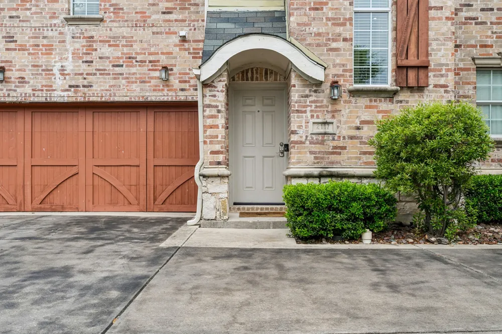 2117 Parkview Carrollton, TX 75006