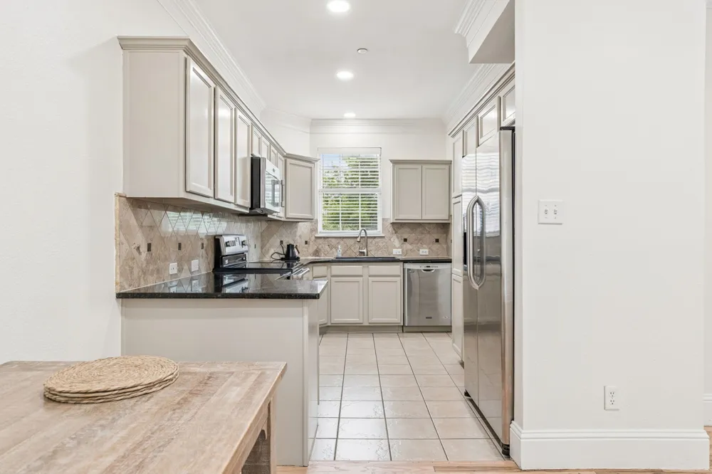 2117 Parkview Carrollton, TX 75006