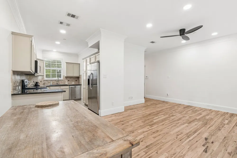 2117 Parkview Carrollton, TX 75006