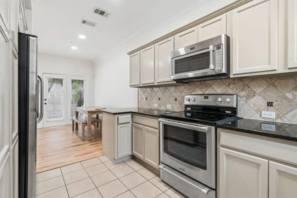 2117 Parkview Carrollton, TX 75006