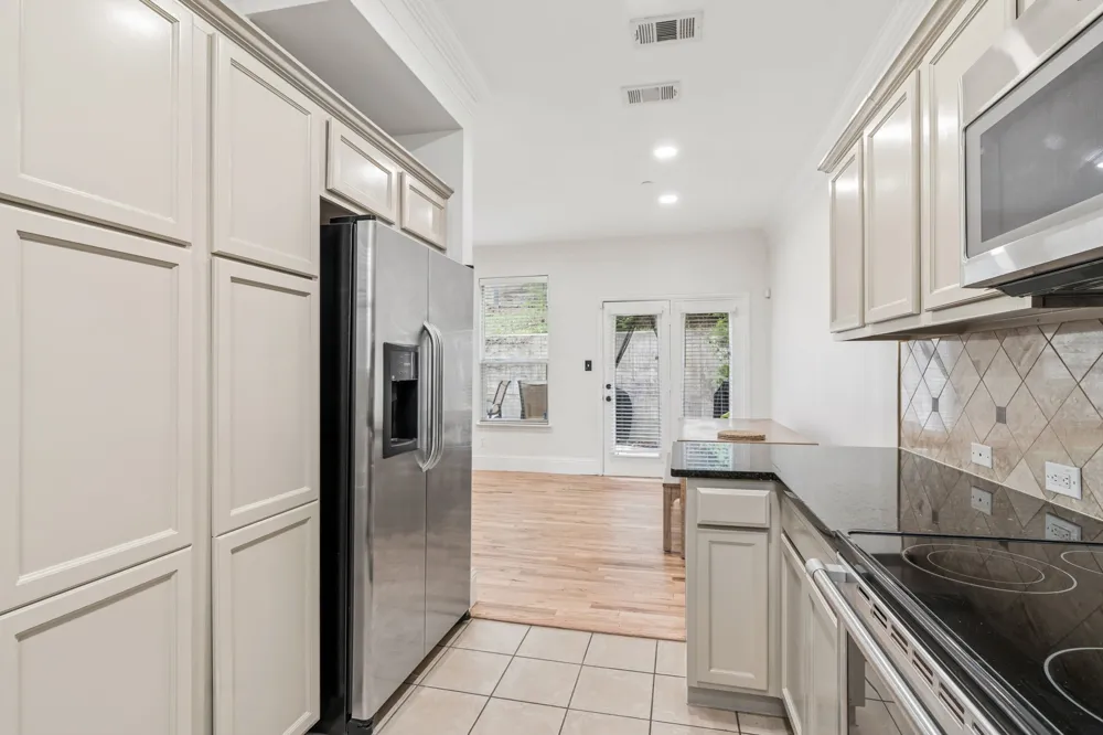 2117 Parkview Carrollton, TX 75006