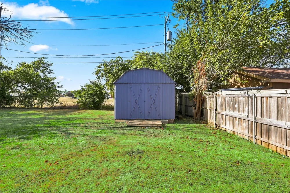 104 Stephen Drive Sanger, TX 76266