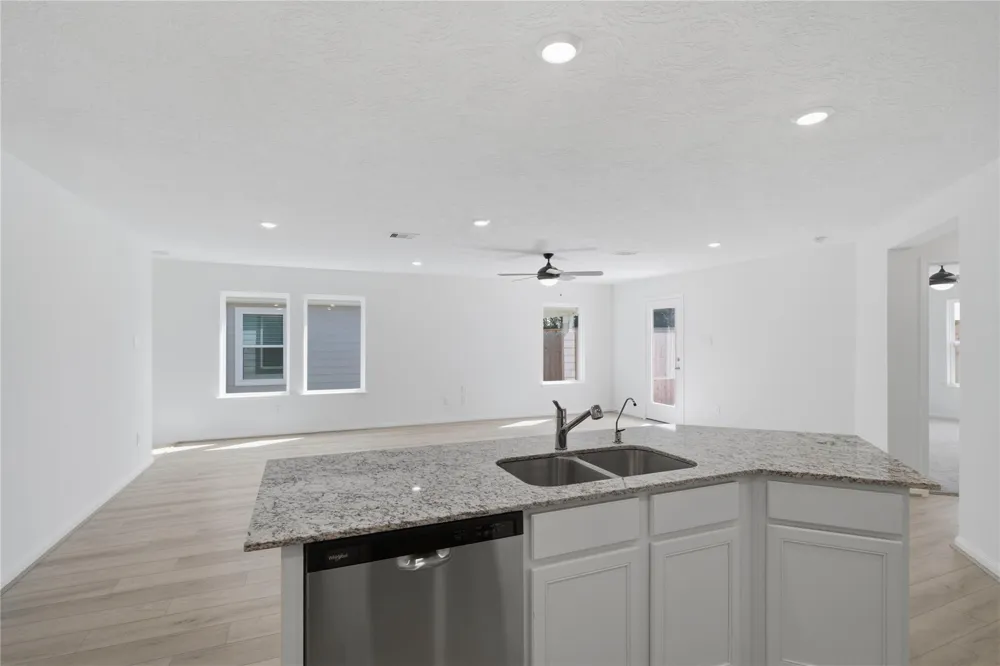 7215 Willow Meadow Lane Beasley, TX 77417