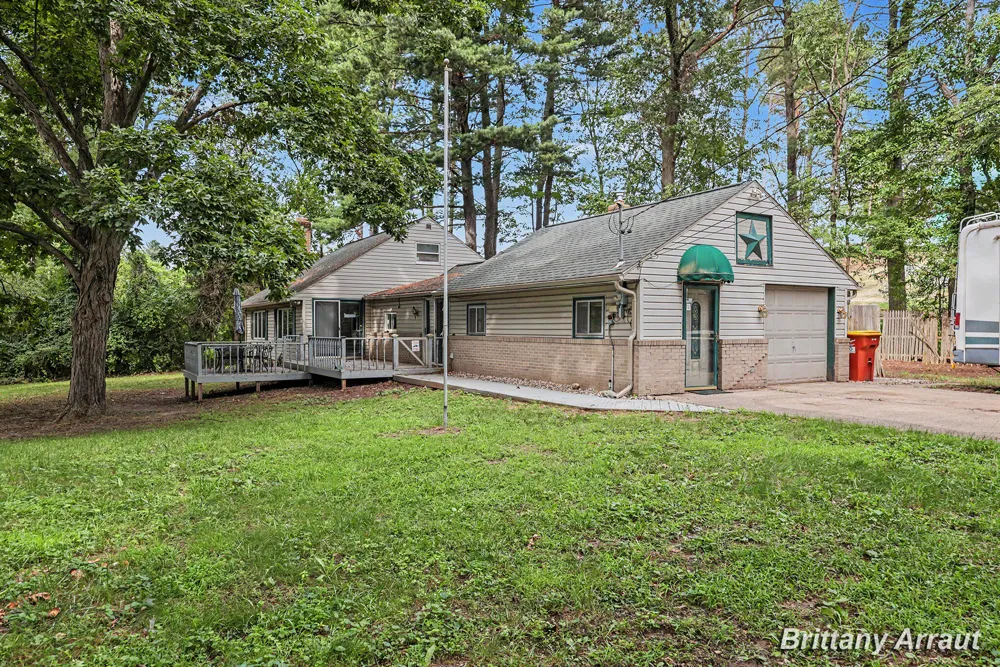 2027 Valentine Street NE Grand Rapids, MI 49525