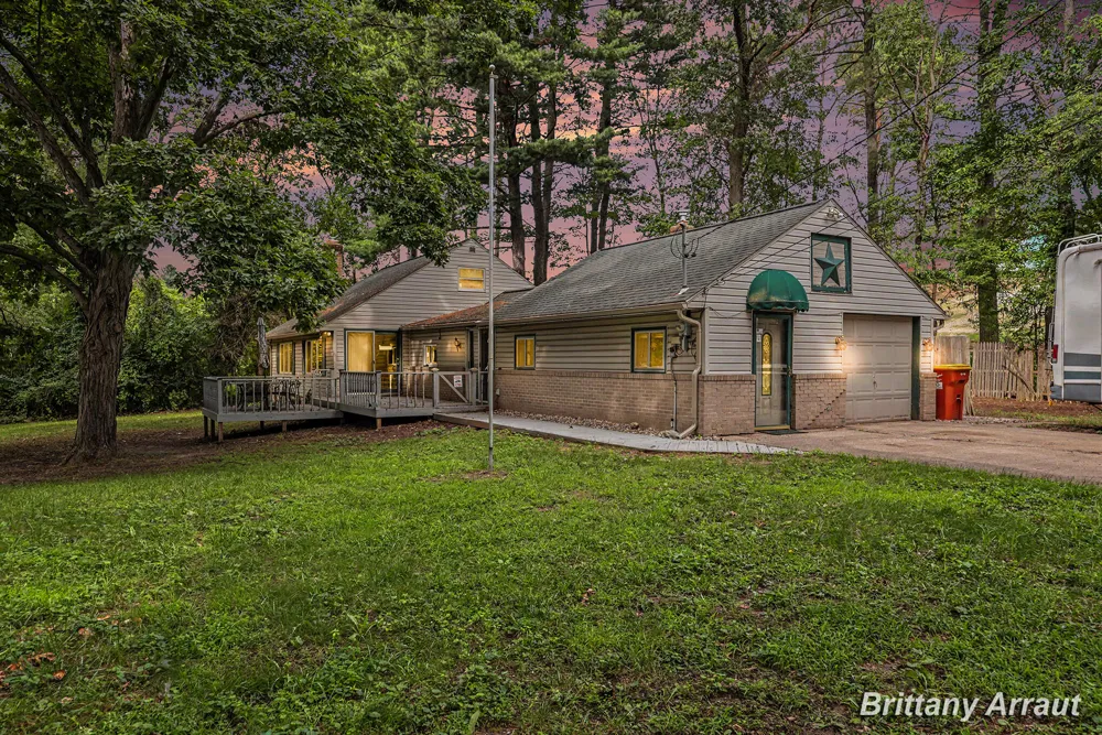2027 Valentine Street NE Grand Rapids, MI 49525