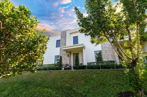 527 NW 17TH STREET