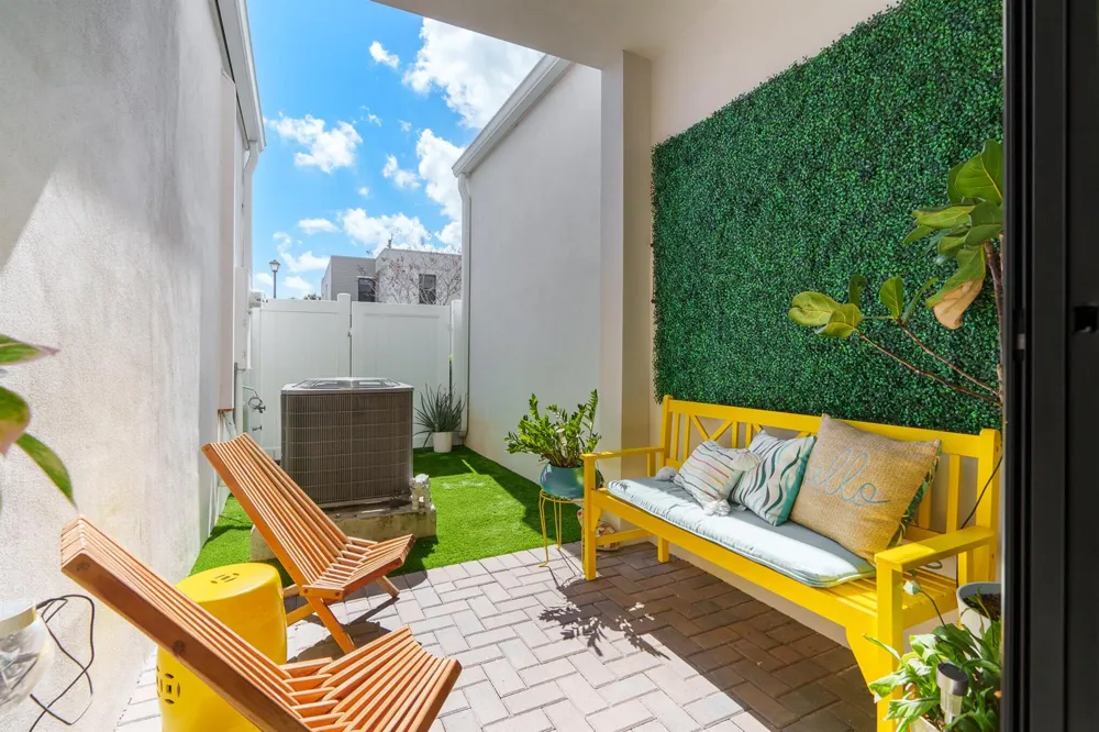 527 NW 17TH STREET Fort Lauderdale, FL 33311