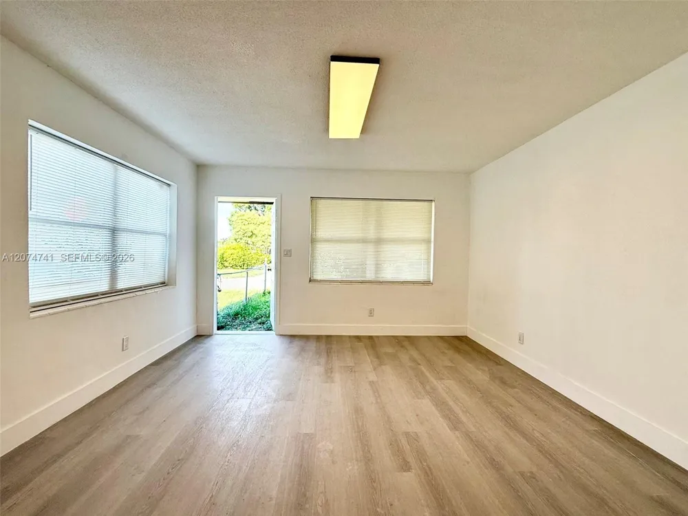 910 SW 2nd Ave #910 Hallandale Beach, FL 33009