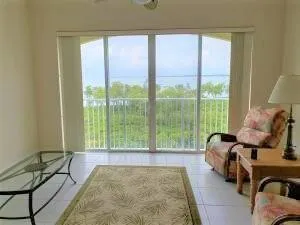 27 HARBOUR ISLE DRIVE W #305 Fort Pierce, FL 34949