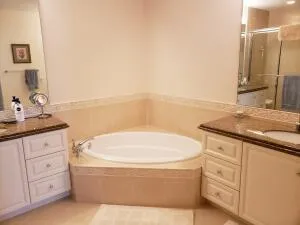 27 HARBOUR ISLE DRIVE W #305 Fort Pierce, FL 34949