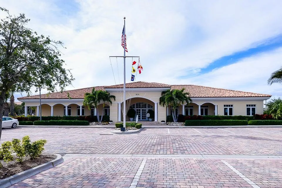 27 HARBOUR ISLE DRIVE W #305 Fort Pierce, FL 34949
