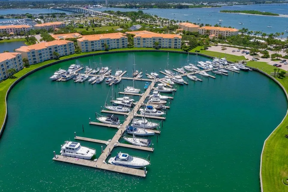 27 HARBOUR ISLE DRIVE W #305 Fort Pierce, FL 34949