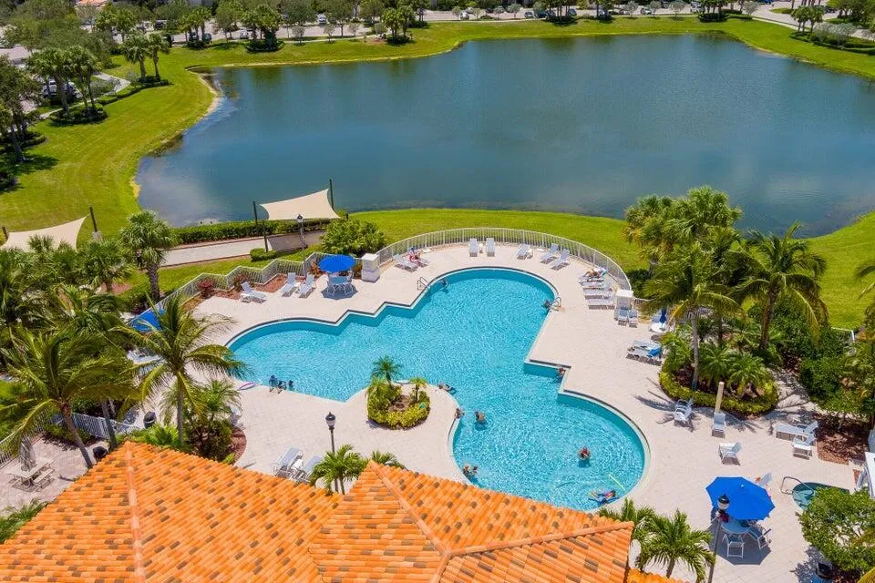27 HARBOUR ISLE DRIVE W #305 Fort Pierce, FL 34949