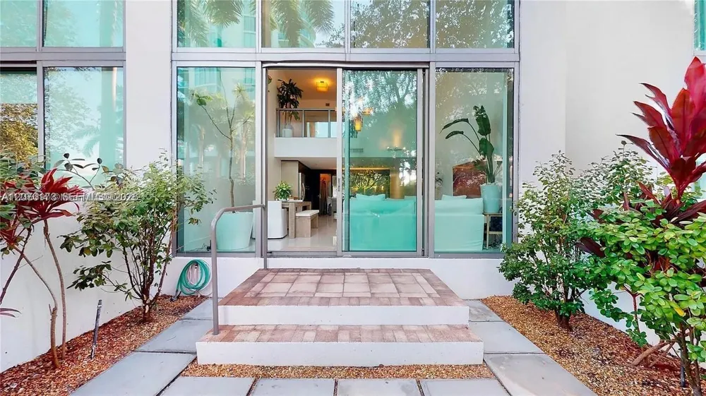 6000 Collins Ave #124 Miami Beach, FL 33140