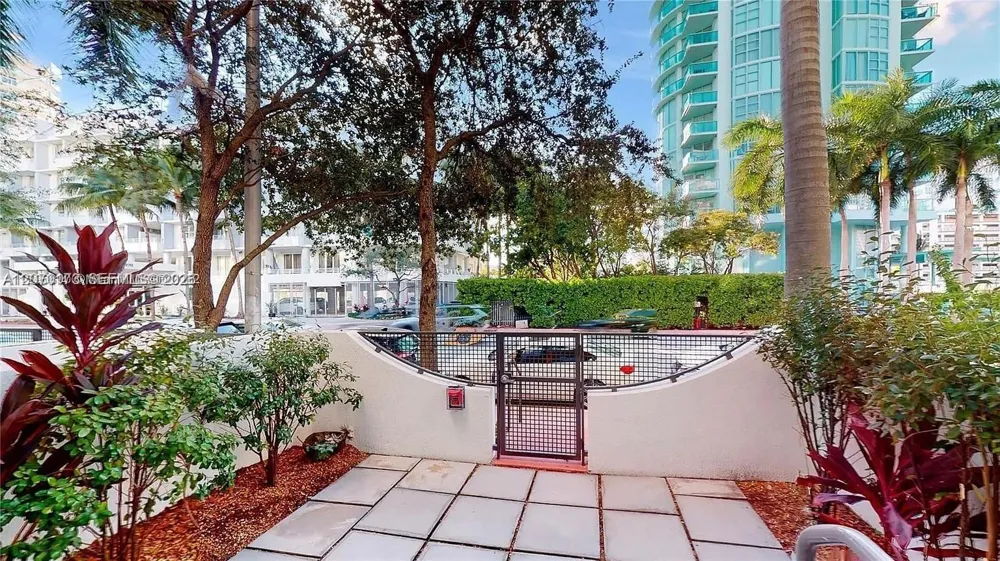 6000 Collins Ave #124 Miami Beach, FL 33140