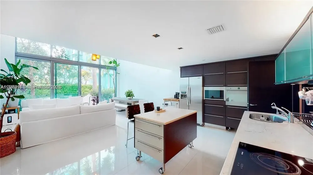 6000 Collins Ave #124 Miami Beach, FL 33140