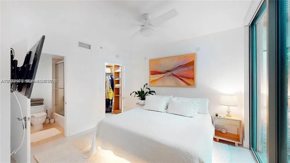 6000 Collins Ave #124 Miami Beach, FL 33140