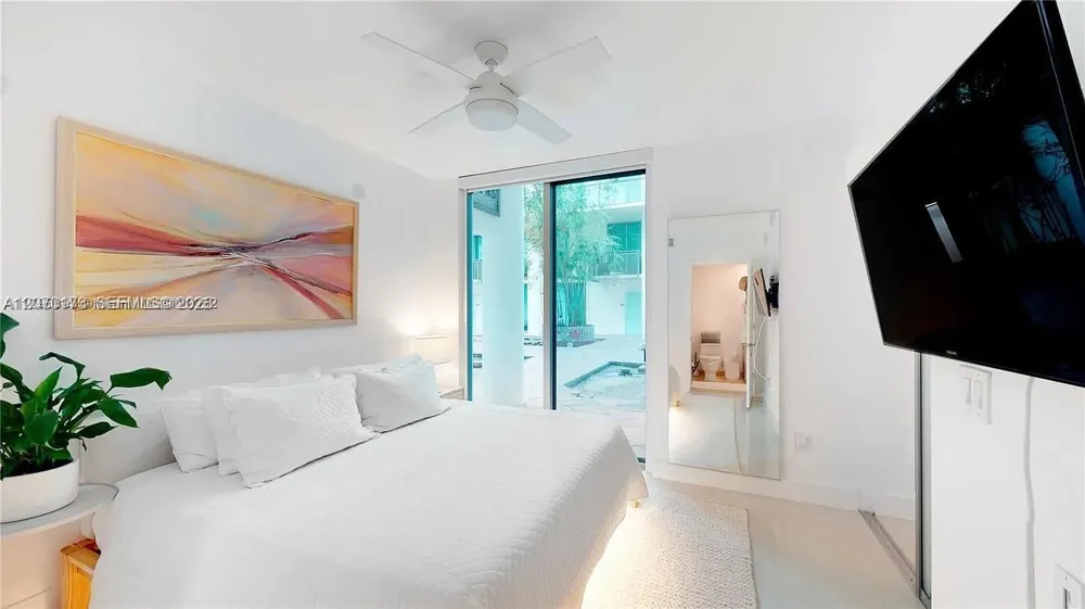 6000 Collins Ave #124 Miami Beach, FL 33140