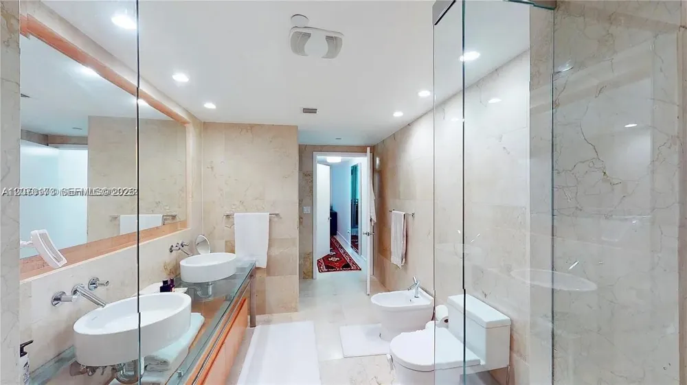 6000 Collins Ave #124 Miami Beach, FL 33140