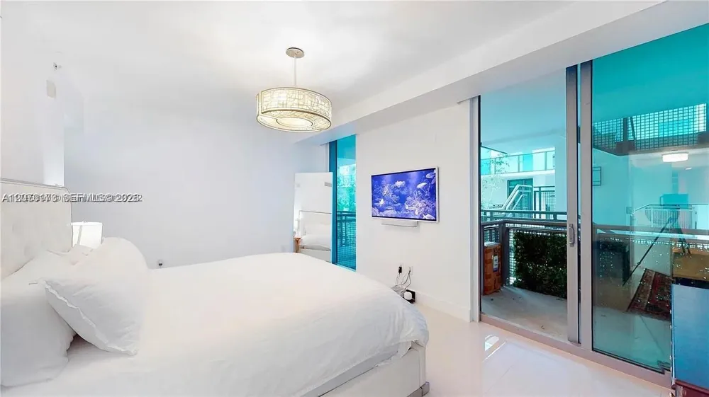 6000 Collins Ave #124 Miami Beach, FL 33140
