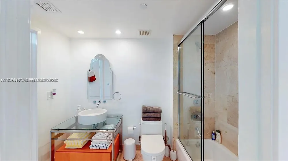 6000 Collins Ave #124 Miami Beach, FL 33140