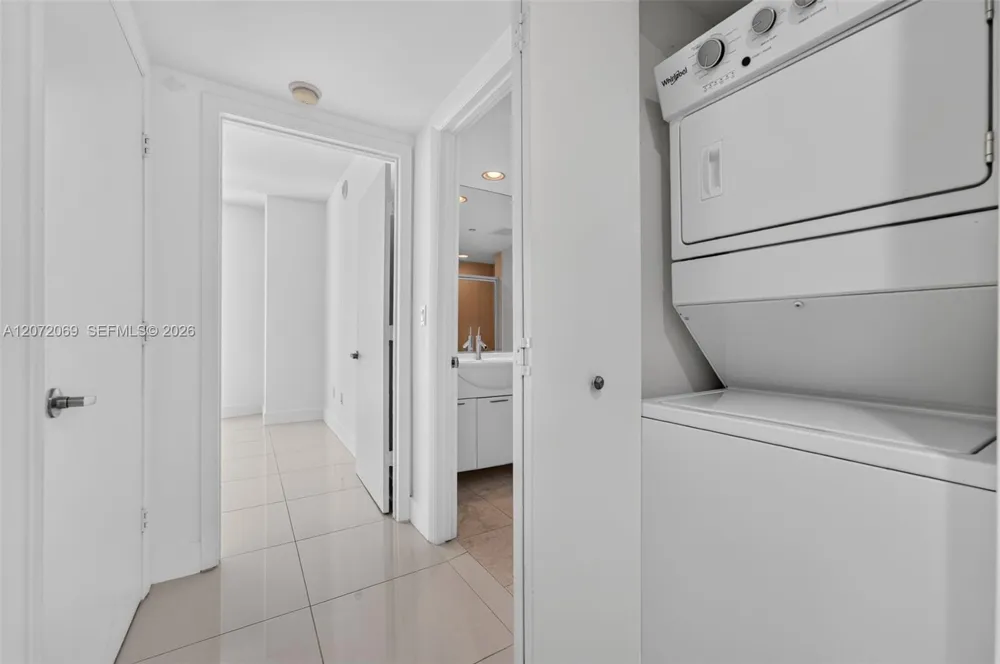 465 Brickell Ave #1602 Miami, FL 33131