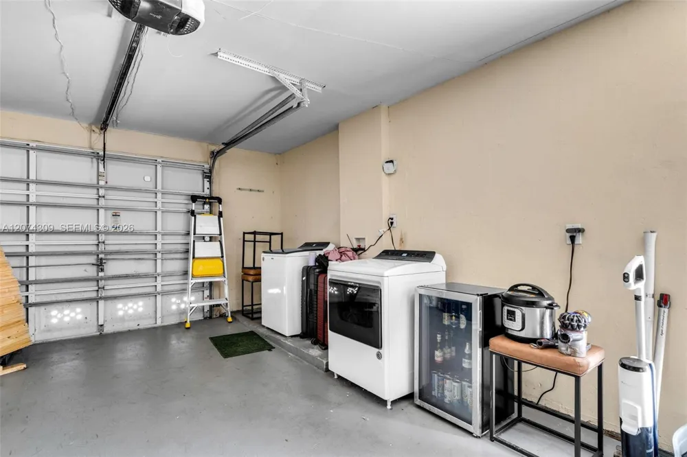 8911 Miami Ave El Portal, FL 33150