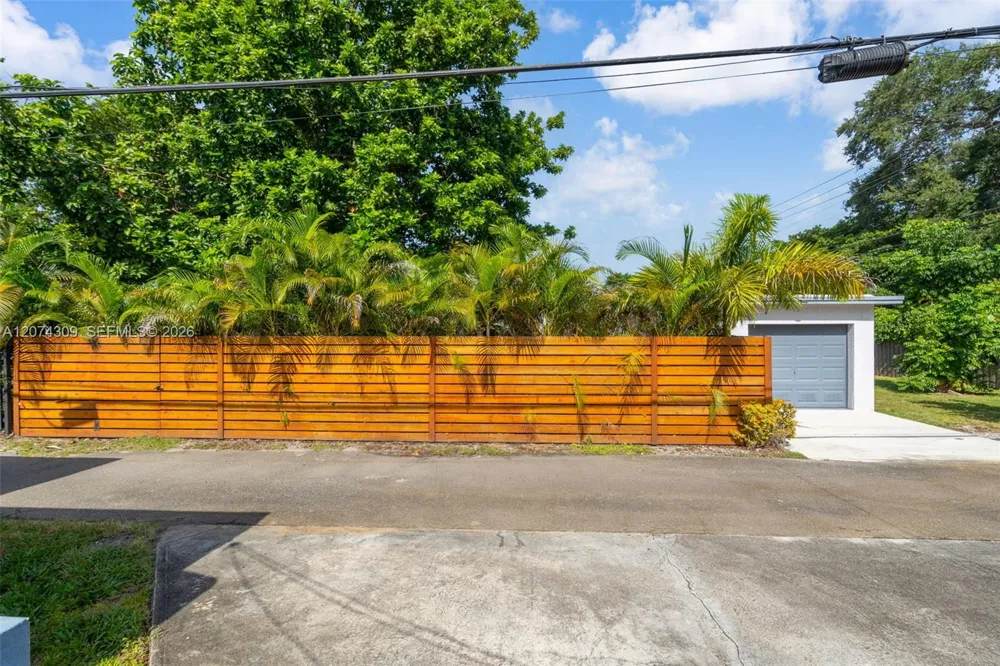 8911 Miami Ave El Portal, FL 33150