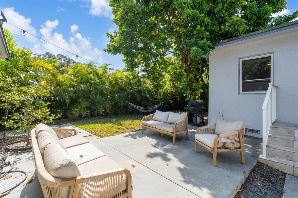8911 Miami Ave El Portal, FL 33150