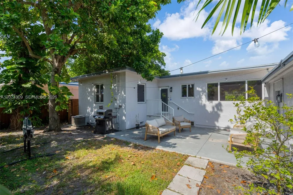 8911 Miami Ave El Portal, FL 33150