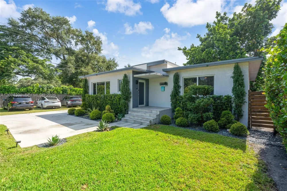 8911 Miami Ave El Portal, FL 33150