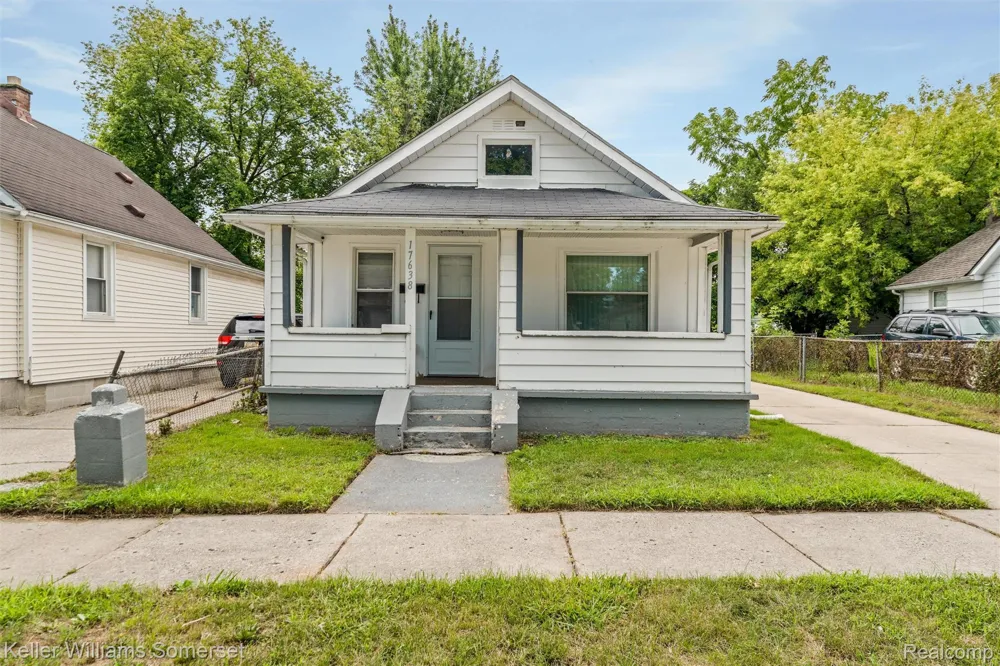 17638 Ivanhoe Street Roseville City, MI 48066