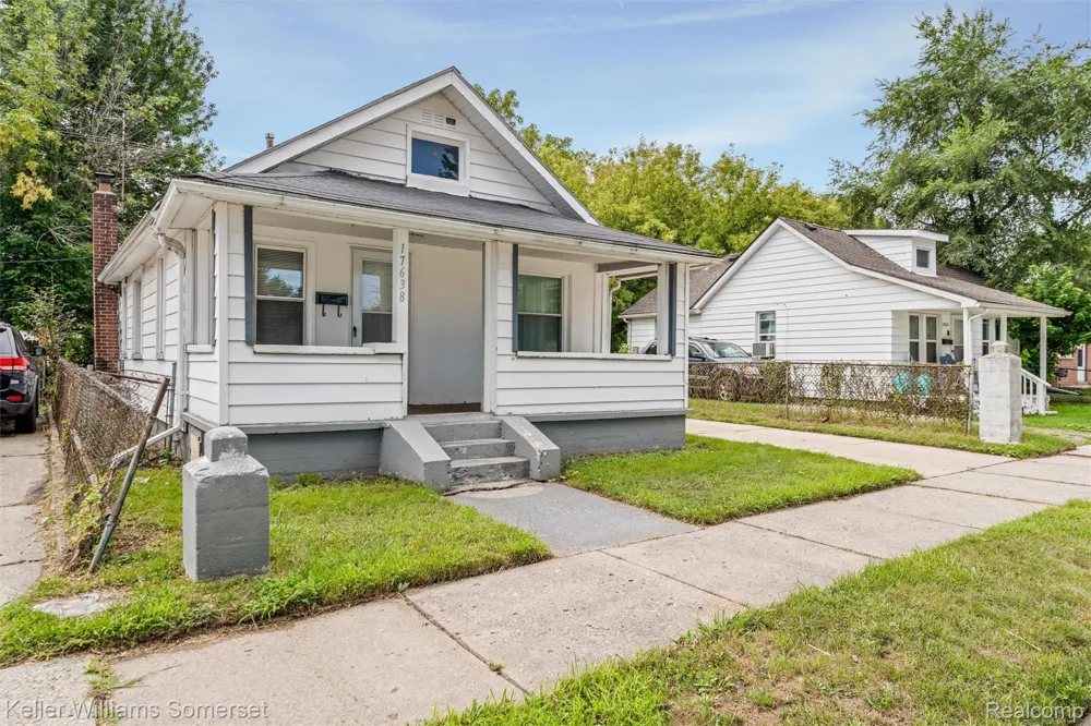 17638 Ivanhoe Street Roseville City, MI 48066