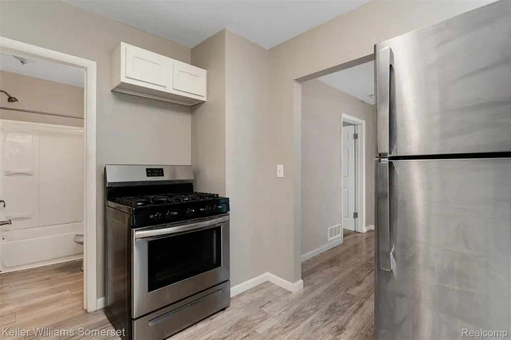 17638 Ivanhoe Street Roseville City, MI 48066