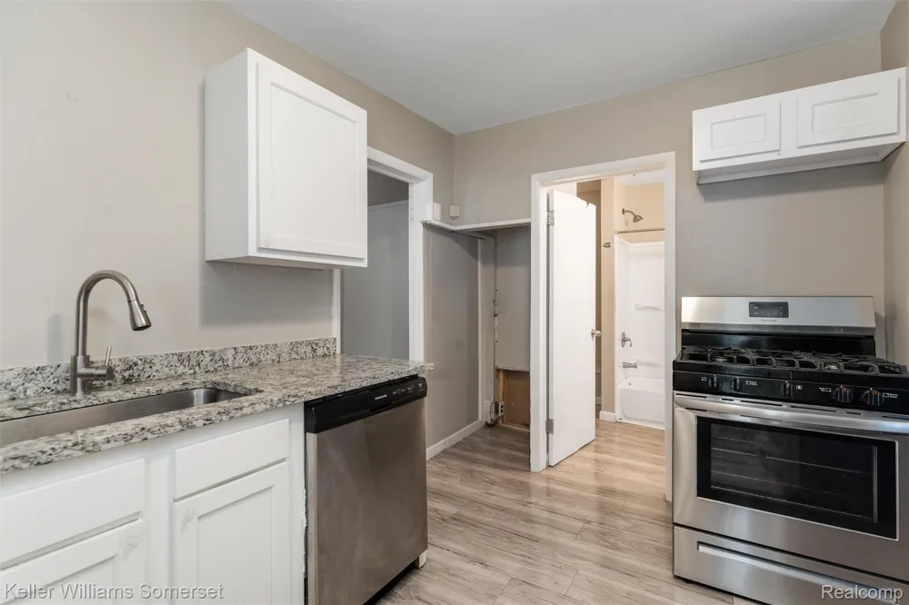 17638 Ivanhoe Street Roseville City, MI 48066