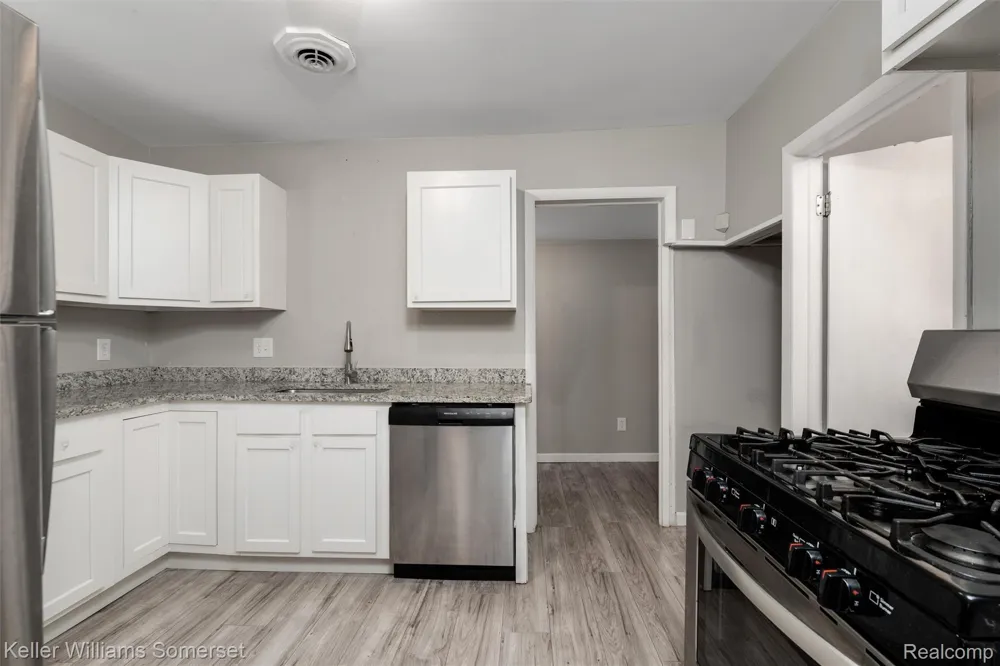 17638 Ivanhoe Street Roseville City, MI 48066