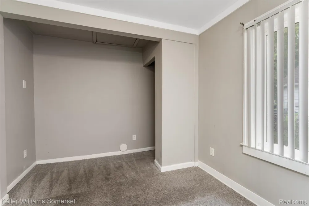 17638 Ivanhoe Street Roseville City, MI 48066