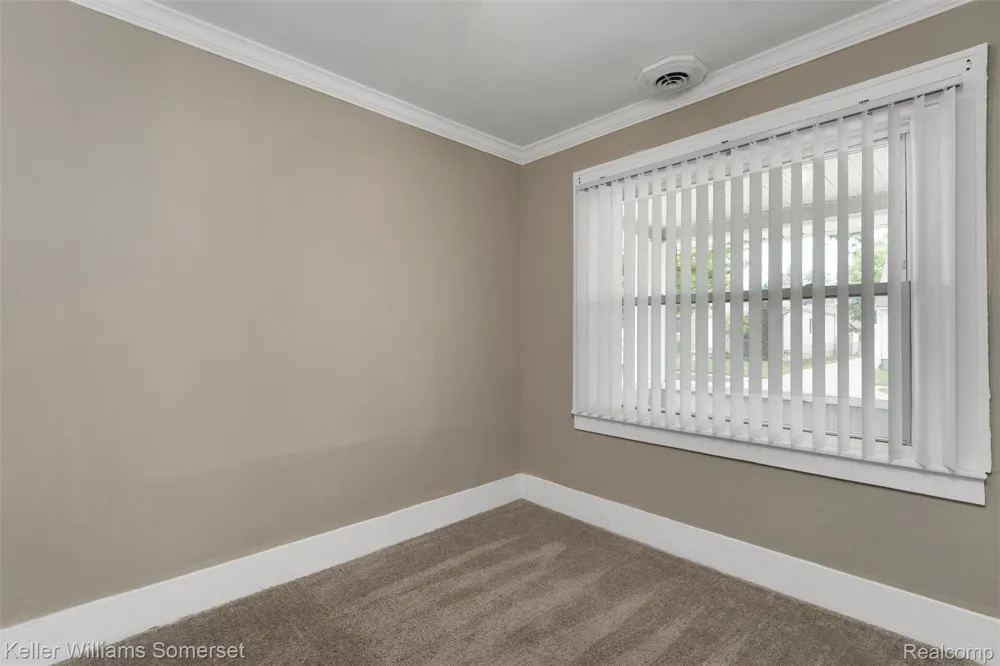 17638 Ivanhoe Street Roseville City, MI 48066