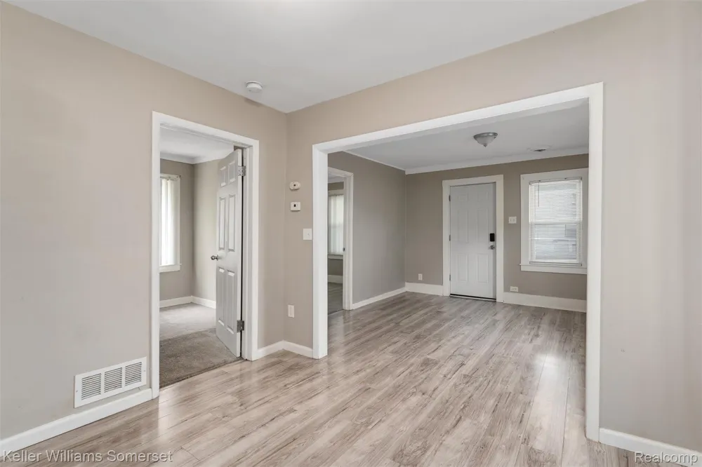 17638 Ivanhoe Street Roseville City, MI 48066