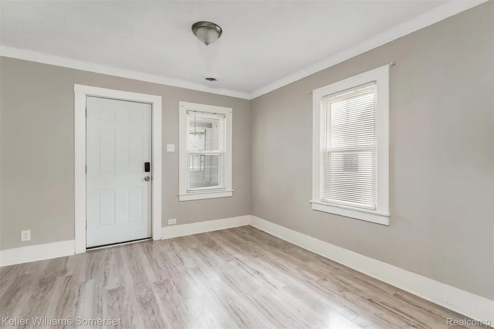 17638 Ivanhoe Street Roseville City, MI 48066