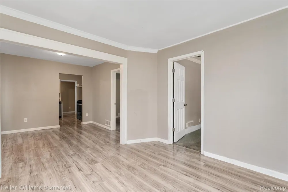 17638 Ivanhoe Street Roseville City, MI 48066