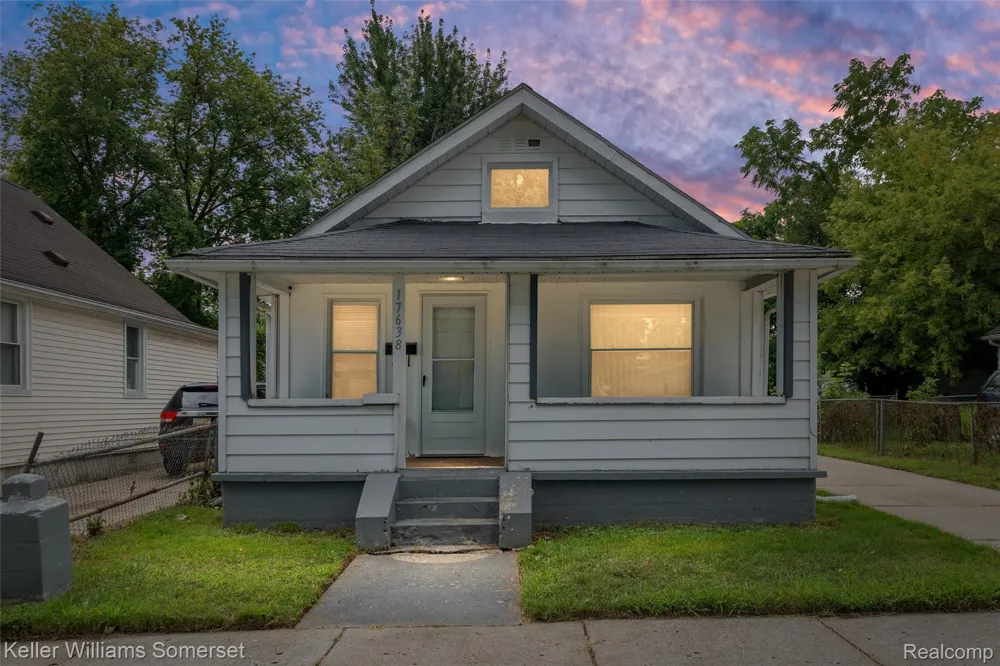 17638 Ivanhoe Street Roseville City, MI 48066