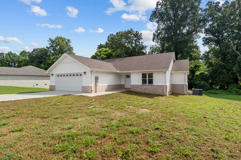 55 Hillcrest Dr Bruceton, TN 38317