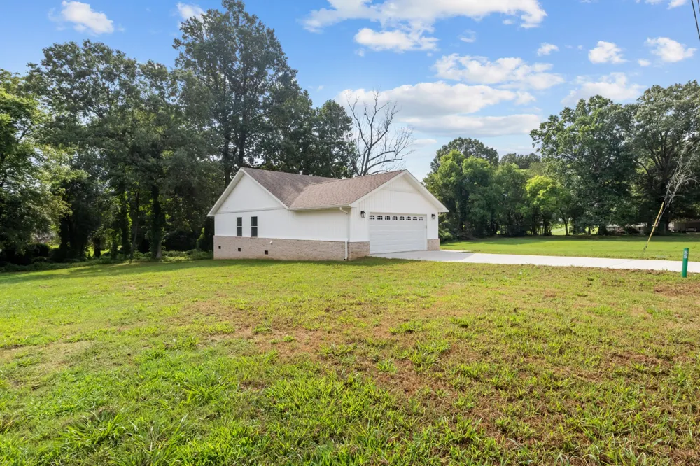 55 Hillcrest Dr Bruceton, TN 38317