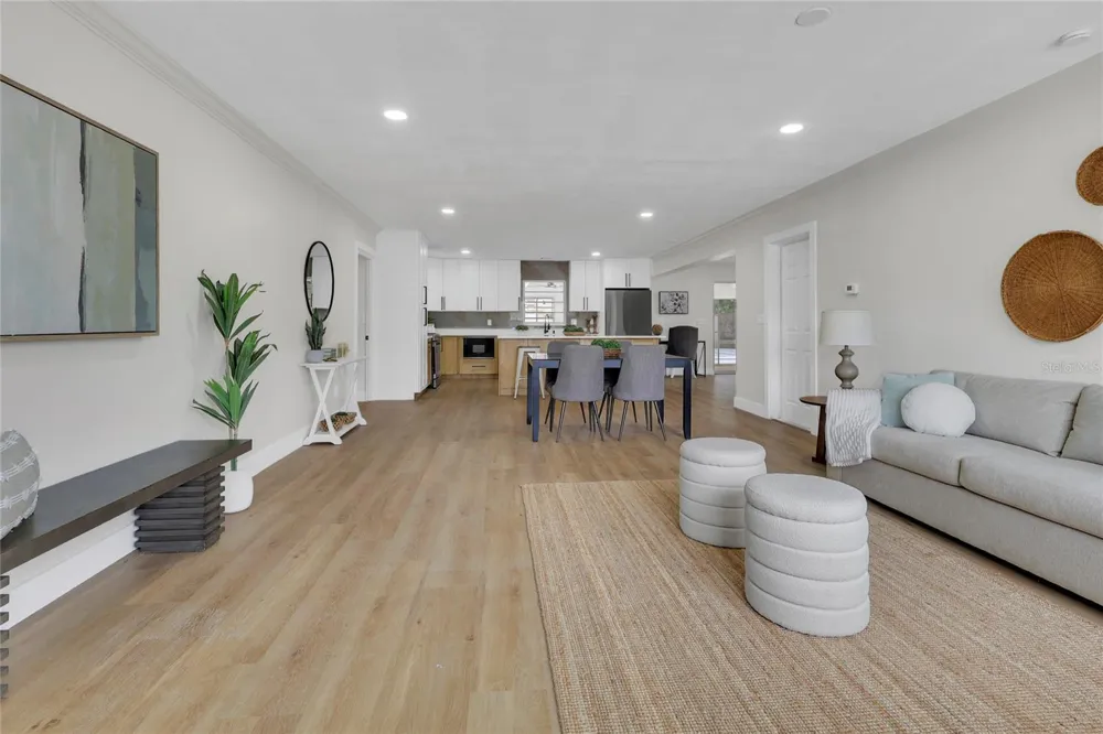 5627 OAKLAND DRIVE Tampa, FL 33617