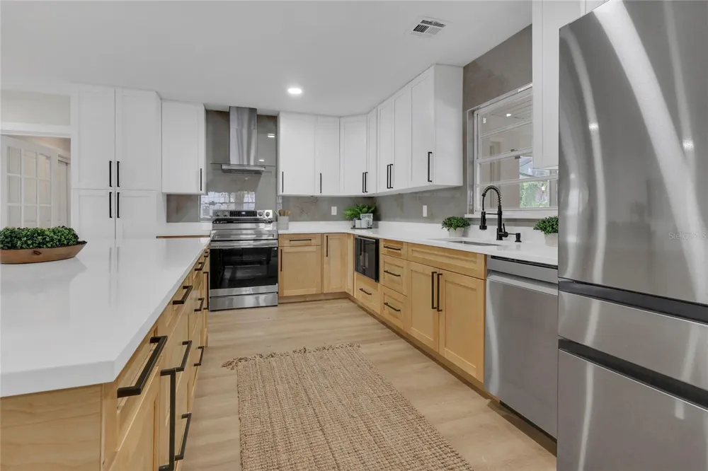 5627 OAKLAND DRIVE Tampa, FL 33617