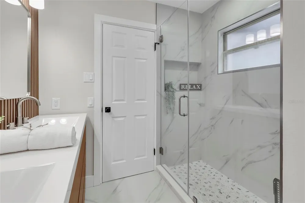 5627 OAKLAND DRIVE Tampa, FL 33617