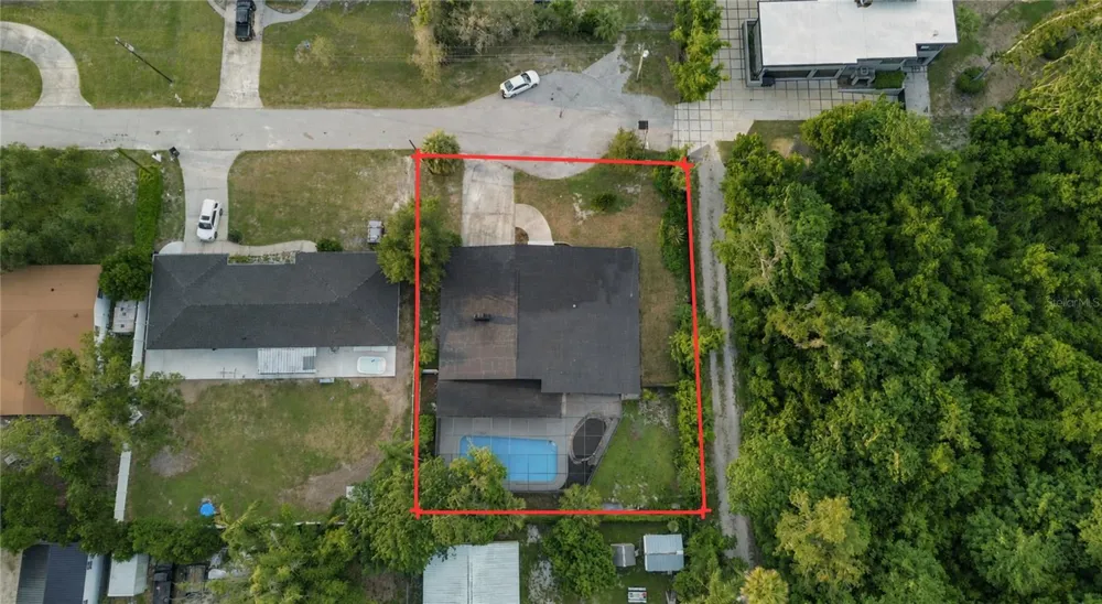 5627 OAKLAND DRIVE Tampa, FL 33617